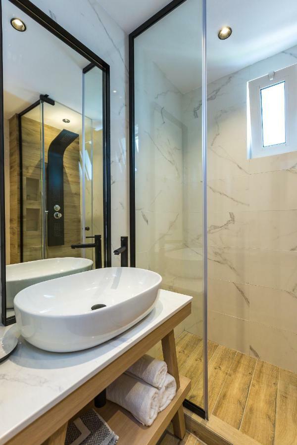 Theros Rethymno  Luaran gambar